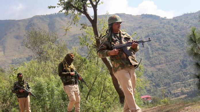 जम्मू-कश्मीर के पुंछ में नियंत्रण रेखा के पास दो घुसपैठियों को मार गिराया गया: सेना
