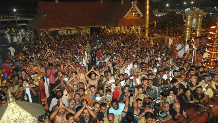 सबरीमाला अयप्पा मंदिर में मकरविलक्कू उत्सव में हजारों लोग शामिल हुए

